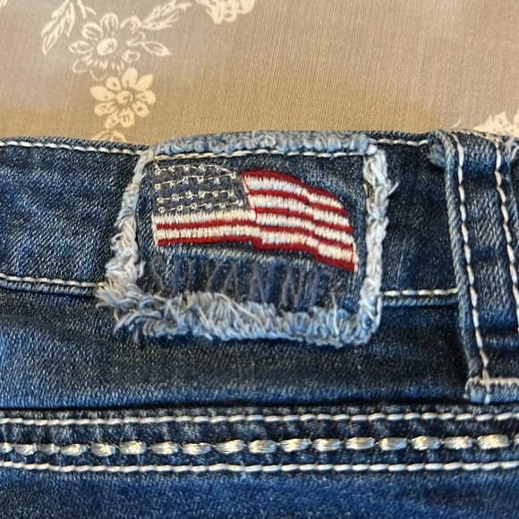 SHYANNE MID RISE JEANS SHORTS - Picture 9 of 9